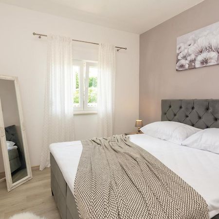 Holiday Home Bibano Бибинє Екстер'єр фото