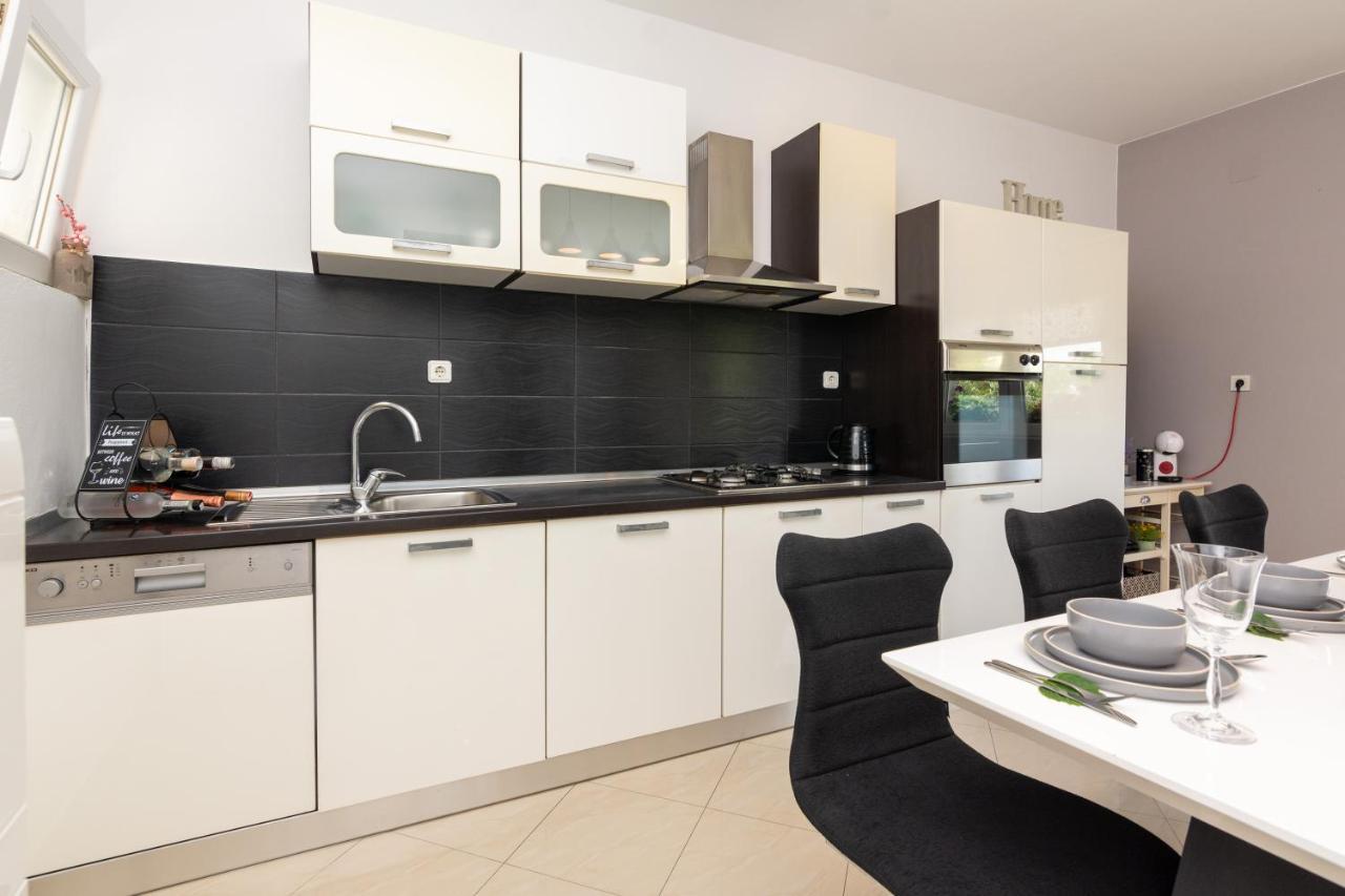 Holiday Home Bibano Бибинє Екстер'єр фото